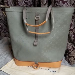 LV Zipped Backpack Monogram Titanium Tote